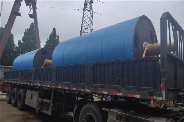 天盟公司兩台大型烘缸到貨待噴塗 天盟公司兩台大型烘缸到貨待噴塗