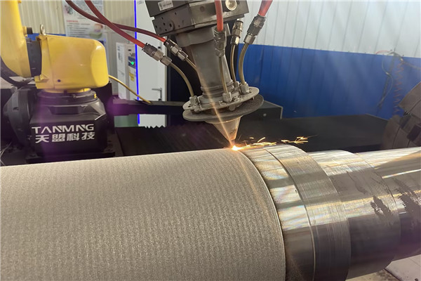 激光熔覆技術是如何助力金屬表麵強化的.jpg 激光熔覆技術是如何助力金屬表麵強化的.jpg