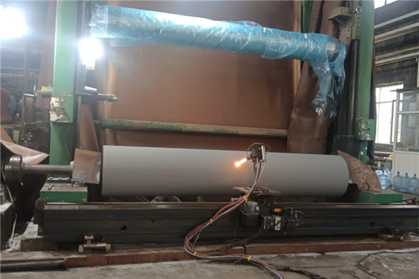 複卷機底輥現場噴塗修複.jpg 複卷機底輥現場噴塗修複.jpg