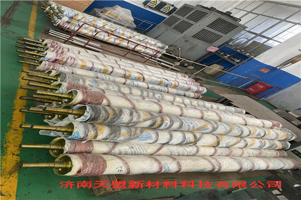 出口伊朗冷軋輥表麵火焰噴塗焊接強化.jpg 出口伊朗冷軋輥表麵火焰噴塗焊接強化.jpg